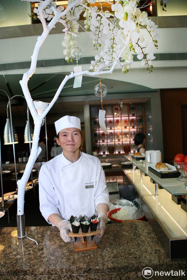 八仙塵暴的倖存者「曾翔正」，事發當時全身高達88%，2到3度燒燙傷，曾被發出病危通知長達一個月。 圖：翻攝國賓大飯店臉書