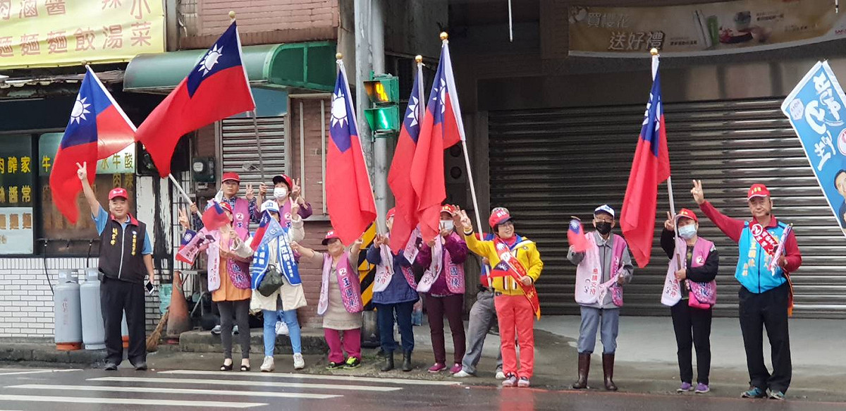 陳學聖競選團隊宣布，「韓國瑜起義、桃園響應」，即日起將發起「揮國旗」運動，期盼用國旗將人民愛國的心串聯起來。 圖：陳學聖競選辦公室/提供