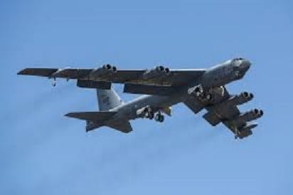 美國空軍一架B-52轟炸機15日自愛德華空軍基地起飛不久後墜毀。圖為B52轟炸機。 圖 : 翻攝自nationalinterests.org