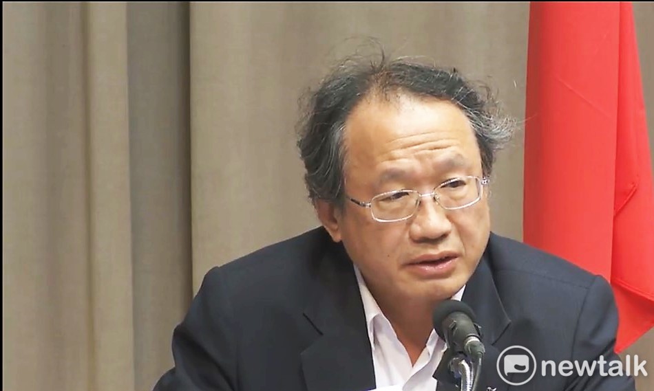 農委會副主委黃金城說明，將於12月進行「全國非洲豬瘟防疫演練」。 圖：謝莉慧／攝