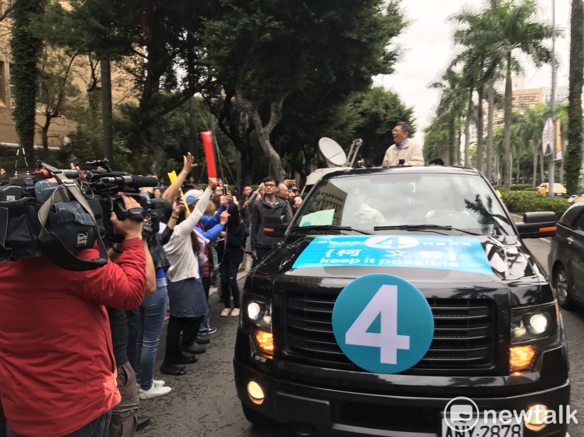 柯文哲今日進行首度車隊掃街。 圖 : 周煊惠 / 攝