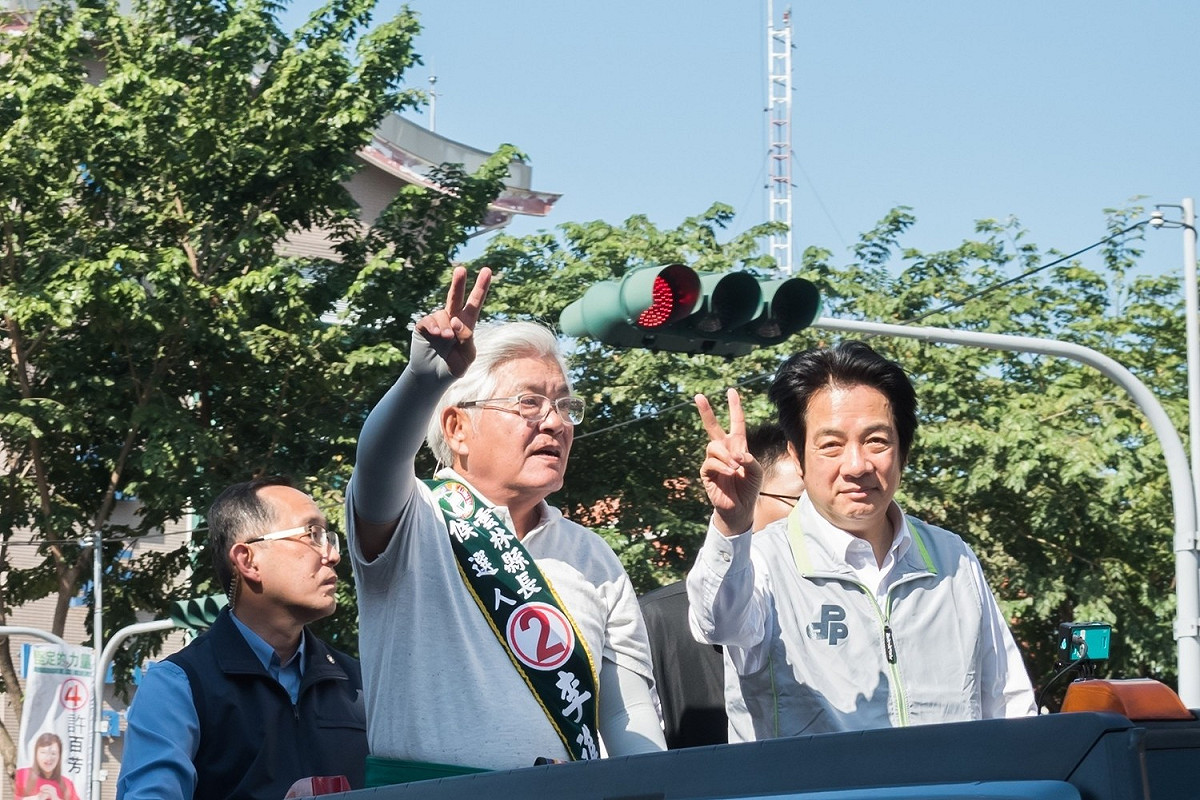 雲林縣長候選人李進勇掃街拜票。 圖：李進勇競選辦公室/提供