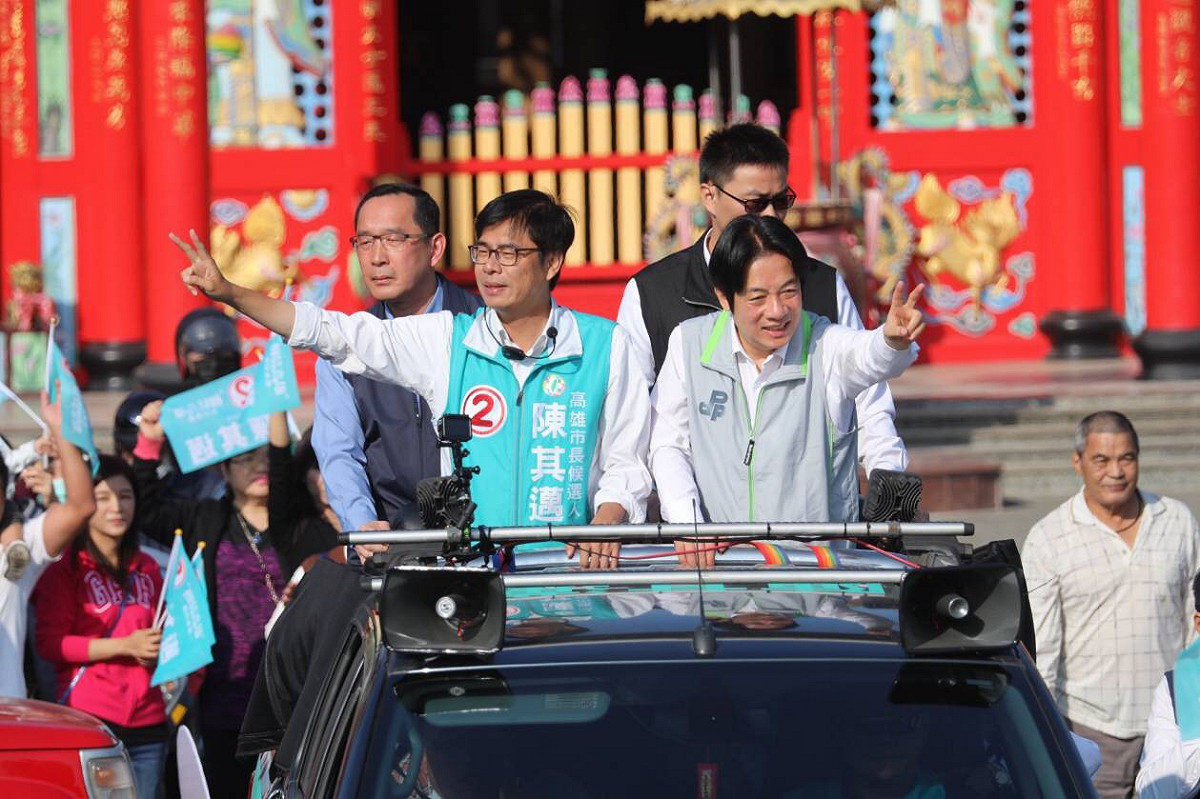 行政院長賴清德今天陪同民進黨高雄市長候選人陳其邁車隊掃街。 圖：陳其邁競選辦公室/提供