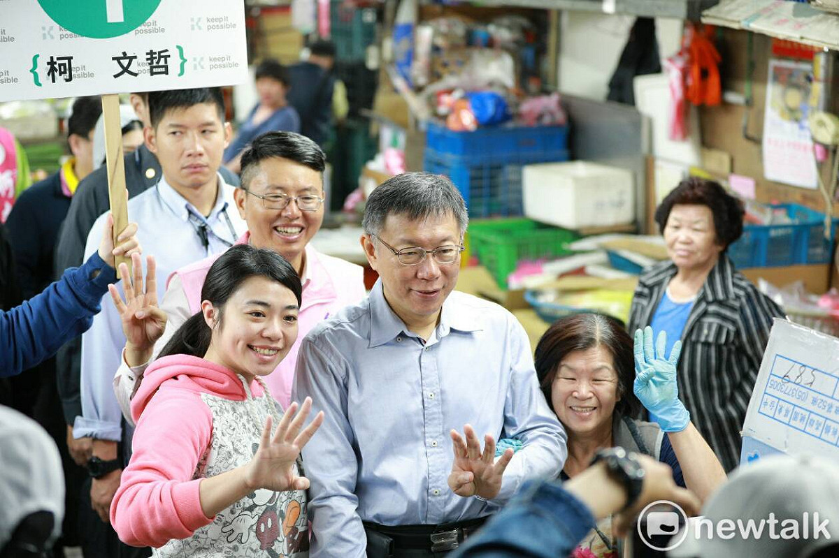 台北市長柯文哲持續掃街拜票。 圖：柯文哲競選辦公室 / 提供