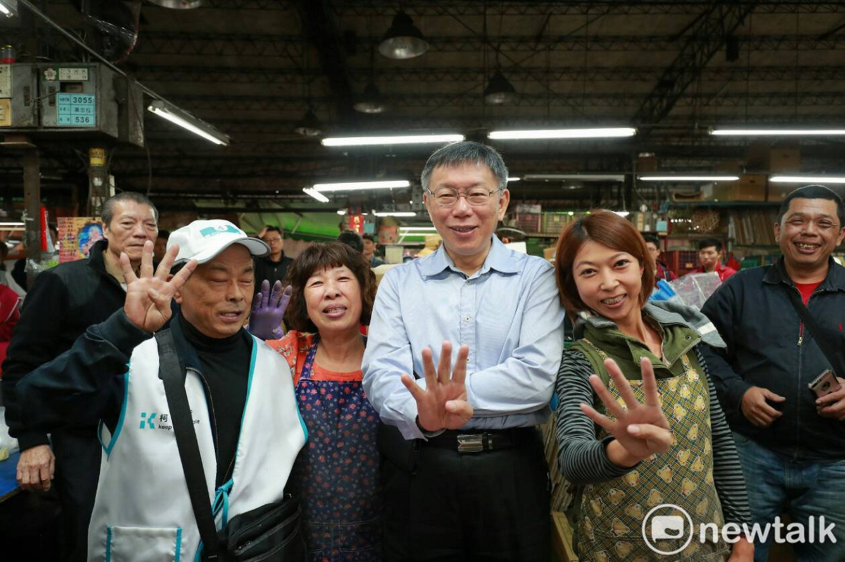 台北市長柯文哲選前最後一天，仍馬不停蹄趕掃街行程。 圖：柯文哲競選辦公室 / 提供