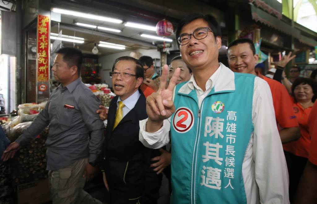 葉菊蘭說當年白曉燕命案主嫌陳進興挾持南非武官，真正手無寸鐵「勸降」的不是國民黨候選人侯友宜，謝長廷說：「我可以公布錄音」  。 圖/陳其邁辦公室堤供