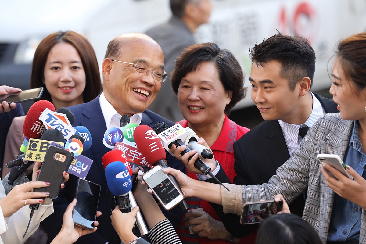 蘇貞昌偕同夫人詹秀齡一起去投票。 圖/蘇貞昌競辦提供