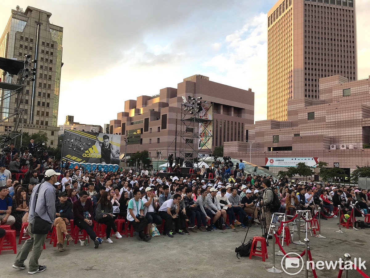 台北市長柯文哲四四南村活動現場，已聚集不少支持者。 圖 : 周煊惠 / 攝