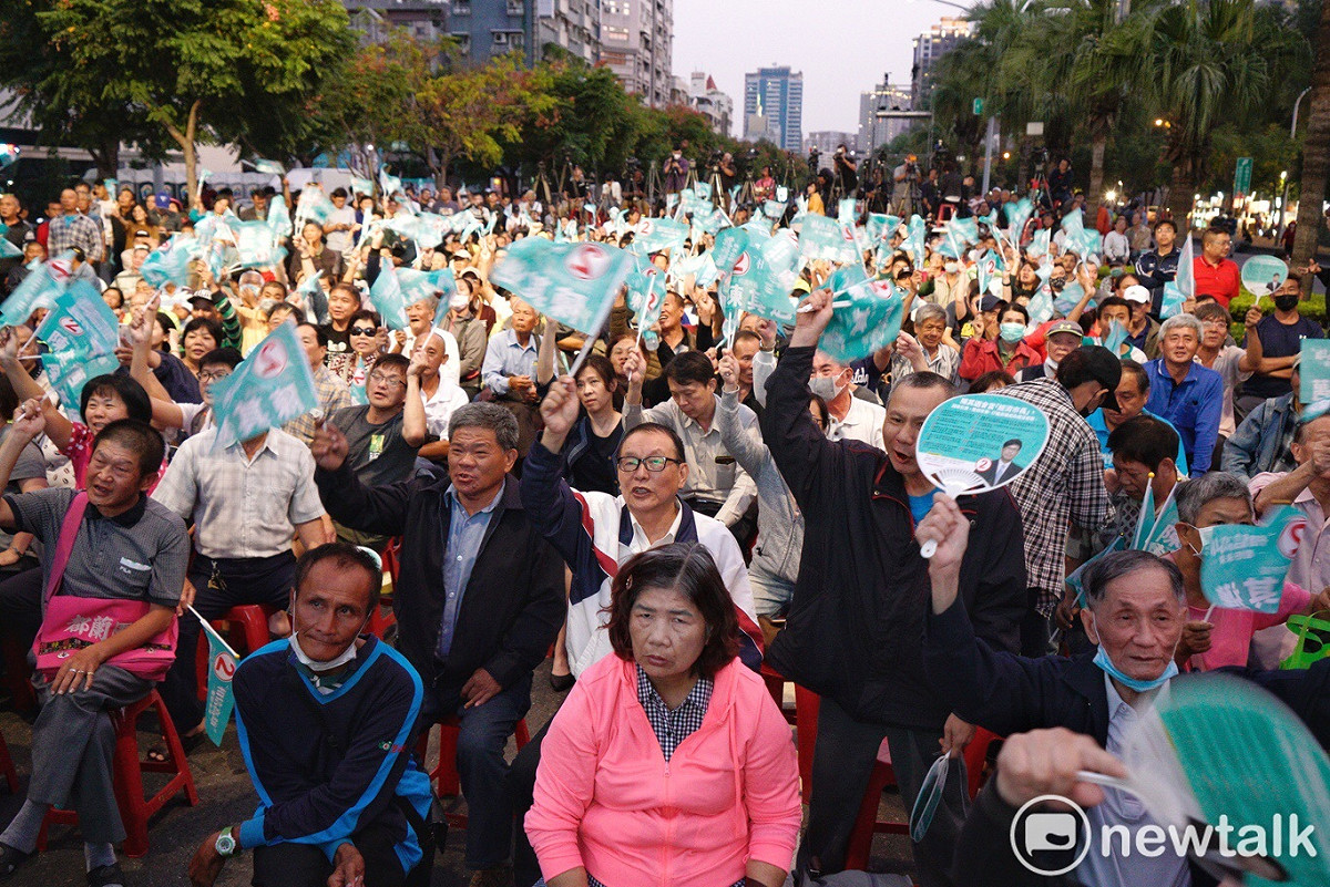 陳支持者看到陳其邁票數領先就高喊凍蒜！ 圖：張良一／攝