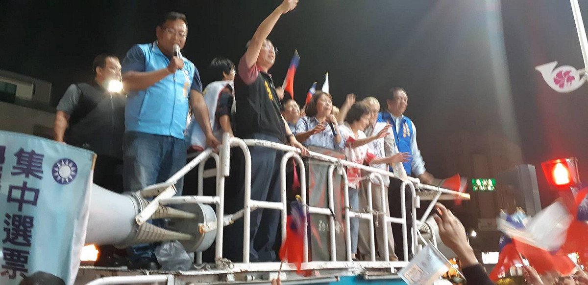 國民黨嘉義市長候選人黃敏惠自行宣布當選。 圖：蔡坤龍/攝