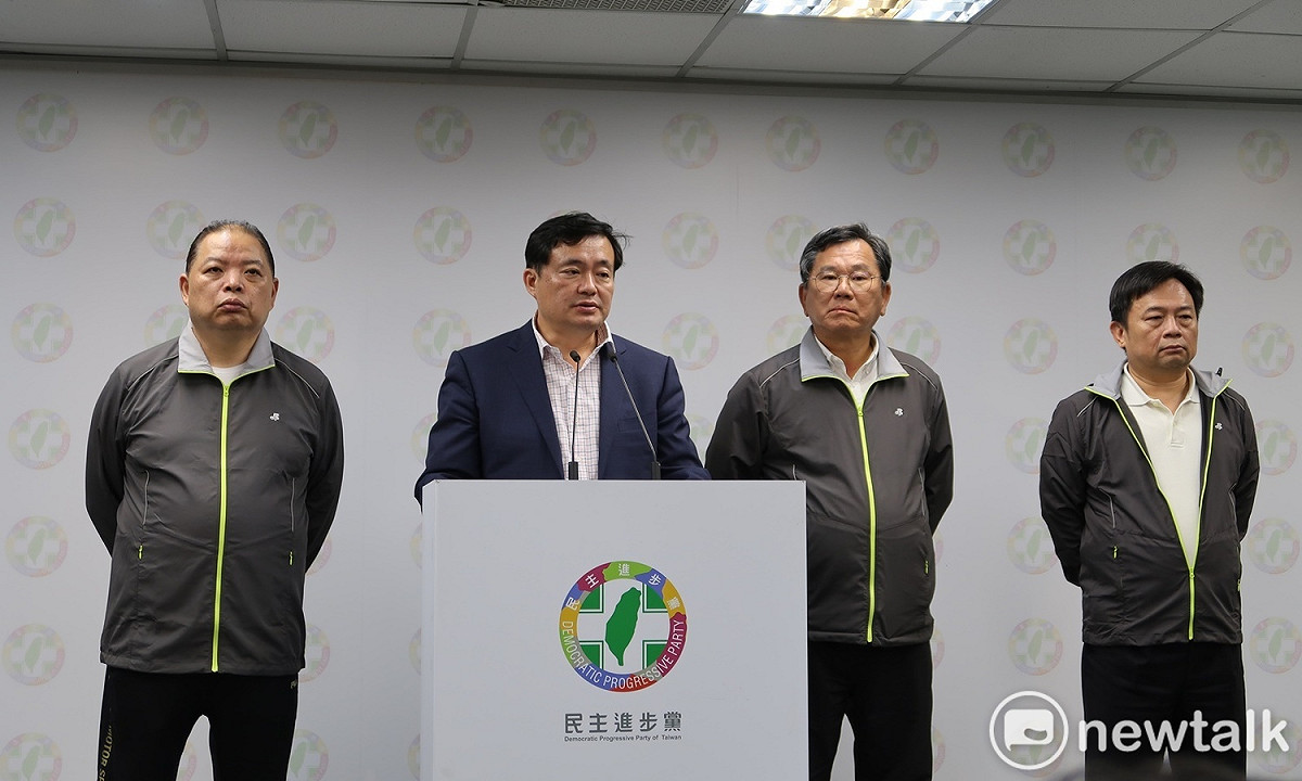 民進黨高層黃承國、洪耀福、陳明文、林錫耀24日召開記者會。 圖：林朝億/攝