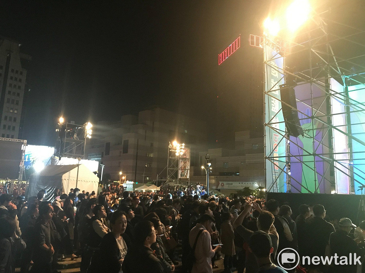 台北市長柯文哲四四南村活動現場，湧進2萬人。 圖 : 周煊惠 / 攝