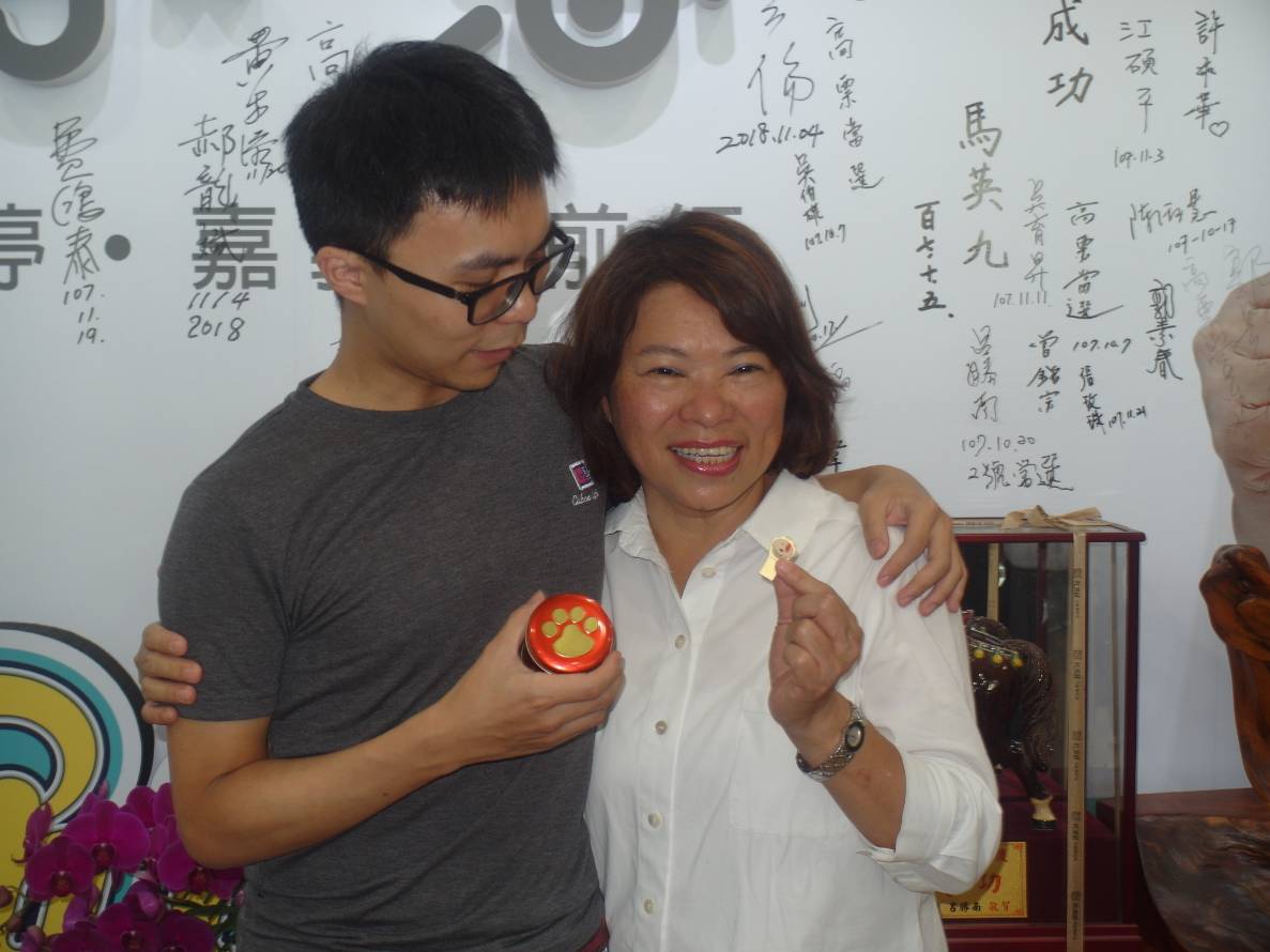 黃敏惠母子。 圖：黃敏惠辦公室／提供
