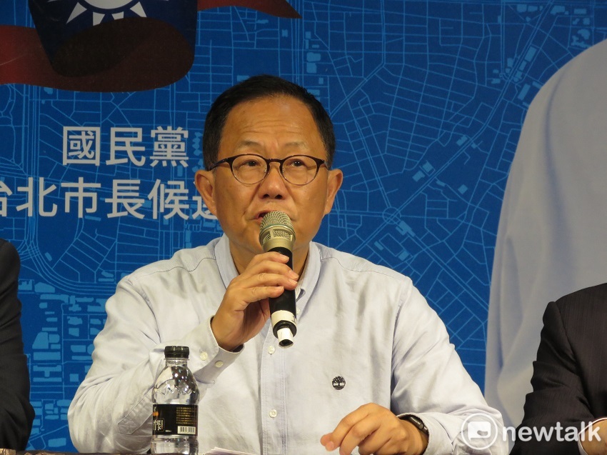 丁下午召開記者會表示，自己將籌備所有經費，預計明天10點送到法院，要求驗票。 圖：趙婉淳／攝