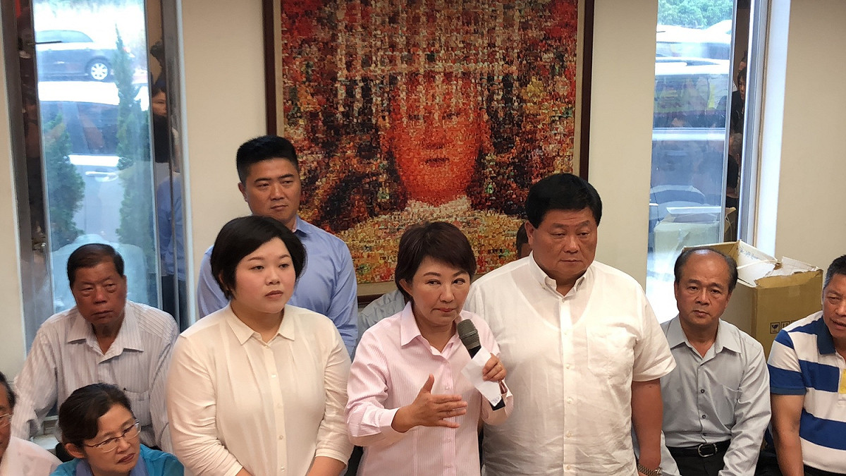 盧秀燕到立委顏寬恒服務處謝票。 圖 : 顏寬恒服務處/提供