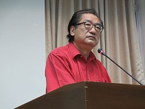 前立委李慶華涉嫌任內以人頭詐領助理費新台幣532萬元，李慶華今天未到庭，法官將發布通緝。 圖 : 翻攝自維基百科
