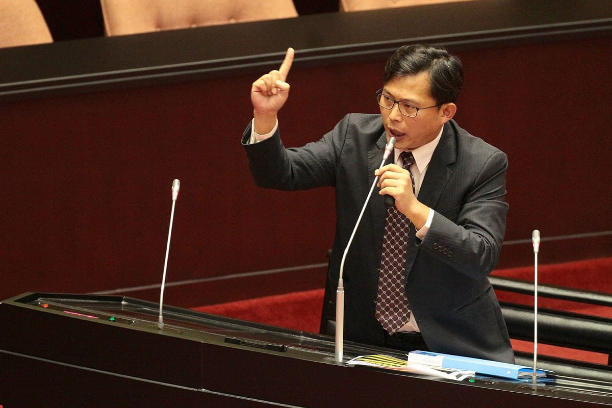 黃國昌今天受訪時說，他認為這群學生非常有勇氣，敢挑戰權威。 圖：黃國昌辦公室提供（資料照片）