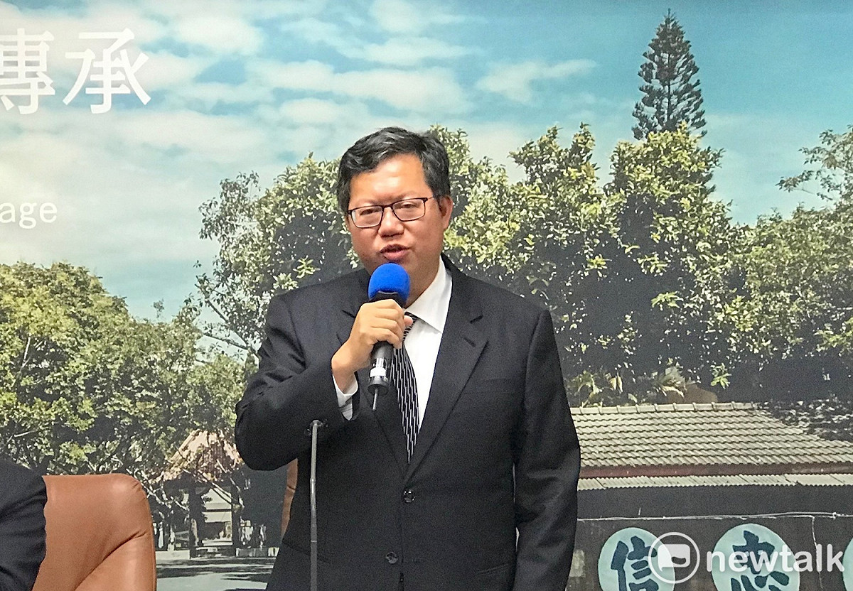 桃園市長鄭文燦今(28)日主持選後第一次市政會議，針對此次選舉投票所動線亂，砲轟中選會連一般選舉應和公投動線分開都不知道，「真的沒腦袋。」 圖：林昀真/攝