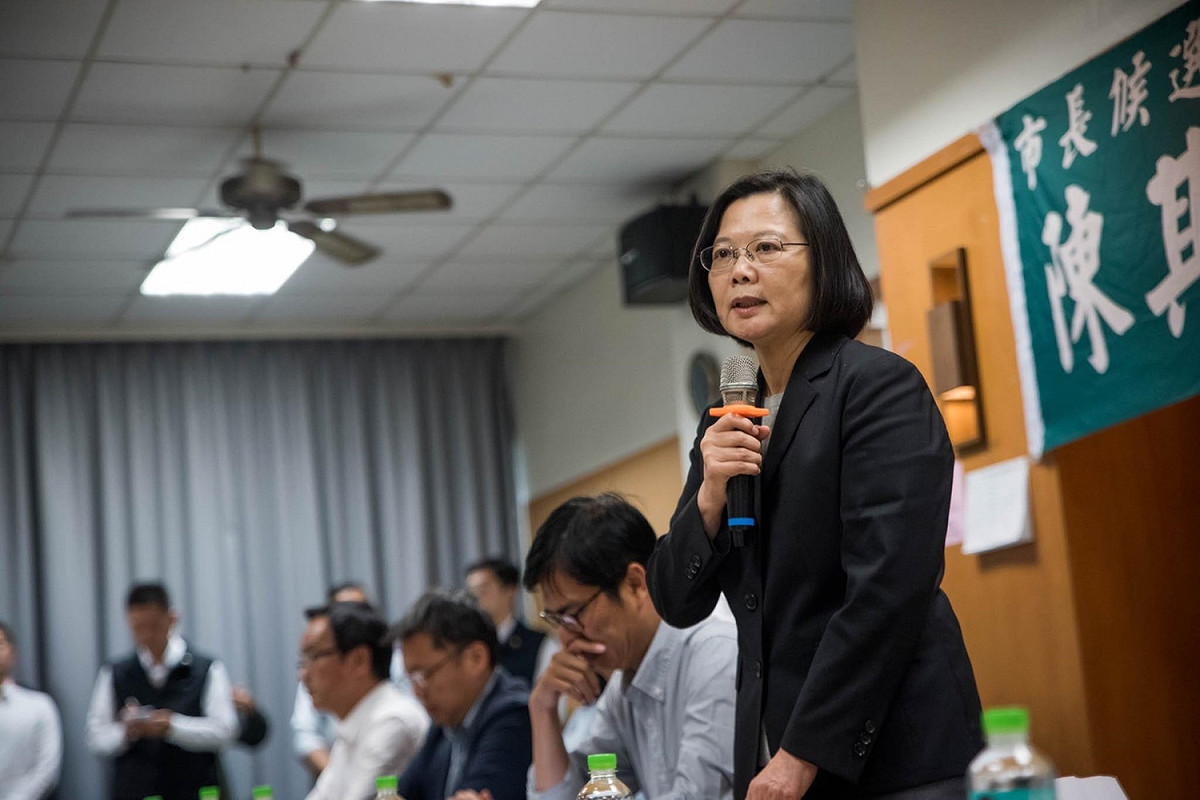辭去黨主席的總統蔡英文28日在臉書發表給黨員的一 封信。 圖：蔡英文臉書