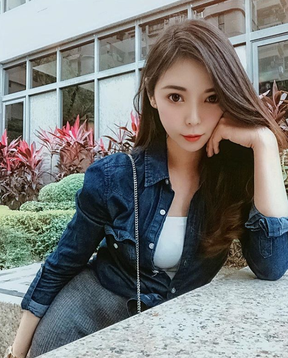 「高雄漂亮妹妹」出現在陳其邁直播中，在Instagram中表示相當驚喜。 圖：翻攝自Ada IG