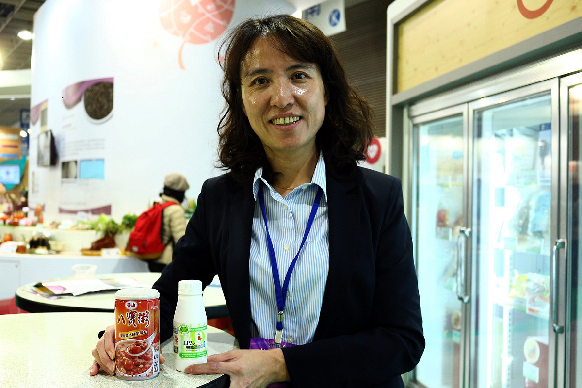 食品工業發展研究所研究員王怡晶分享，將優酪乳加入八寶粥，當銀髮族的下午茶點心很適合！ 圖：閻芝霖／攝