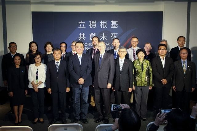 美國在台協會台北辦事處長酈英傑（Brent Christensen）29日在高雄主持美台關係特展開幕式時表示，他在任期間將優先聚焦「四個增進」。 圖：高雄市政府提供