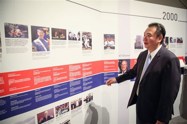 高雄代理市長許立明出席美台關係特展。 圖：高雄市政府提供