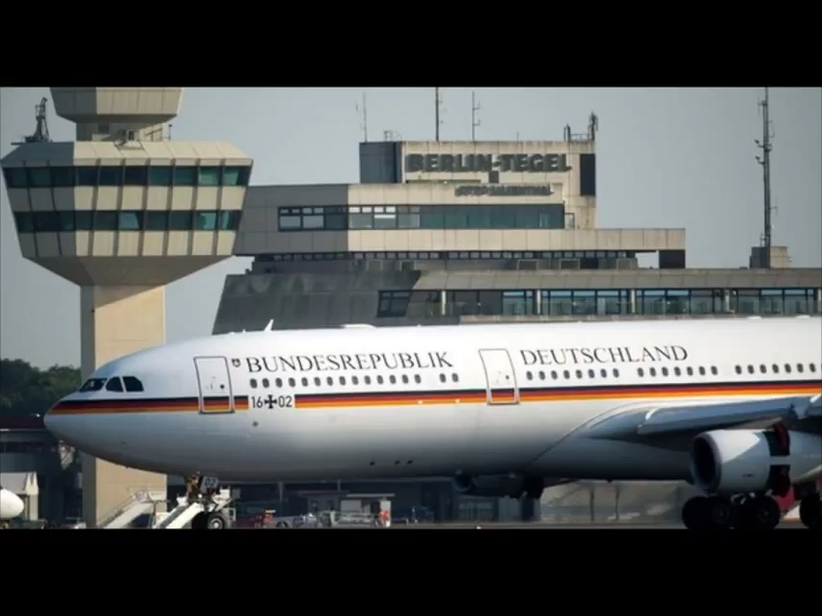 機長表示，機上「數個電子系統運作失常」後，他告訴乘客，決定在德國西北部科隆波昂機場（Cologne Bonn Airport）更換飛機。 圖：翻攝自Youtube（非同架飛機）