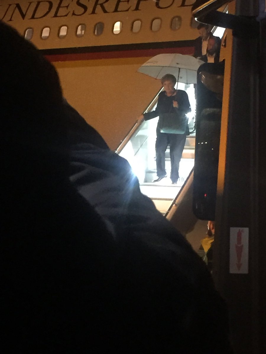 德國總理梅克爾搭乘專機飛往阿根廷途中，因機械故障被迫返航，參加G20行程大受影響。 圖：翻攝Robin Alexander推特