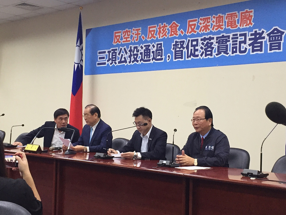 國民黨上午召開敦促政府落實公投結果記者會。 圖：趙婉淳／攝