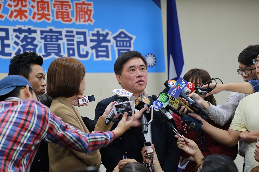 會後，黨副主席郝龍斌接受媒體訪問。 圖：趙婉淳／攝