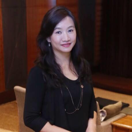 王淺秋認為若有機會可以不分藍綠一起努力做點事，改變城市或改變國家，讓經濟、觀光變得更好，若專業能力幫得上忙，大家可以一起捲起袖子一起努力 。 圖：翻攝王淺秋臉書