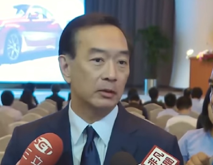 裕隆集團今晚間發出聲明，董事長嚴凱泰在2016年檢查出罹患食道癌，歷經2年半的抗癌仍不敵病魔，由妻子嚴陳莉蓮承擔裕隆集團執行長重任。 圖：翻攝Youtube