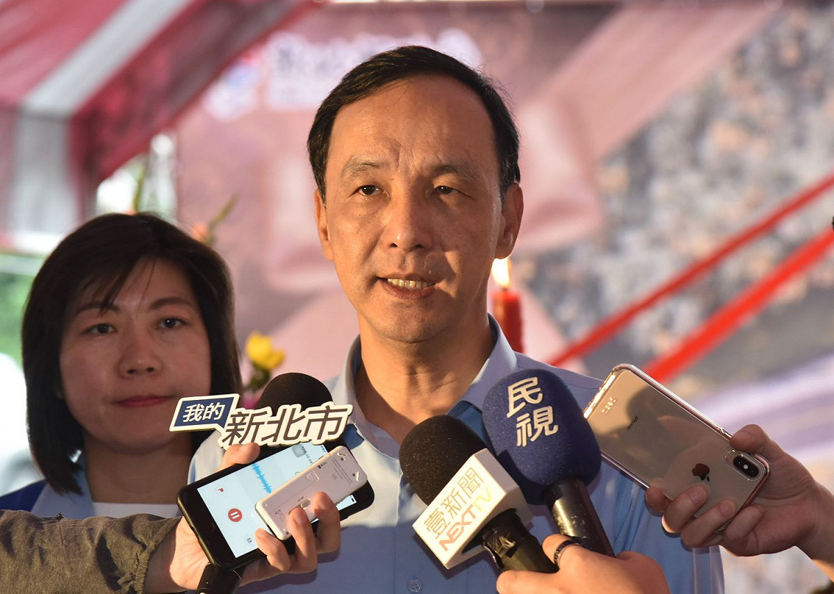 新北市長朱立倫上午在石碇回應媒體，強調新北以理性態度面對核能。 圖：王峻昌/攝