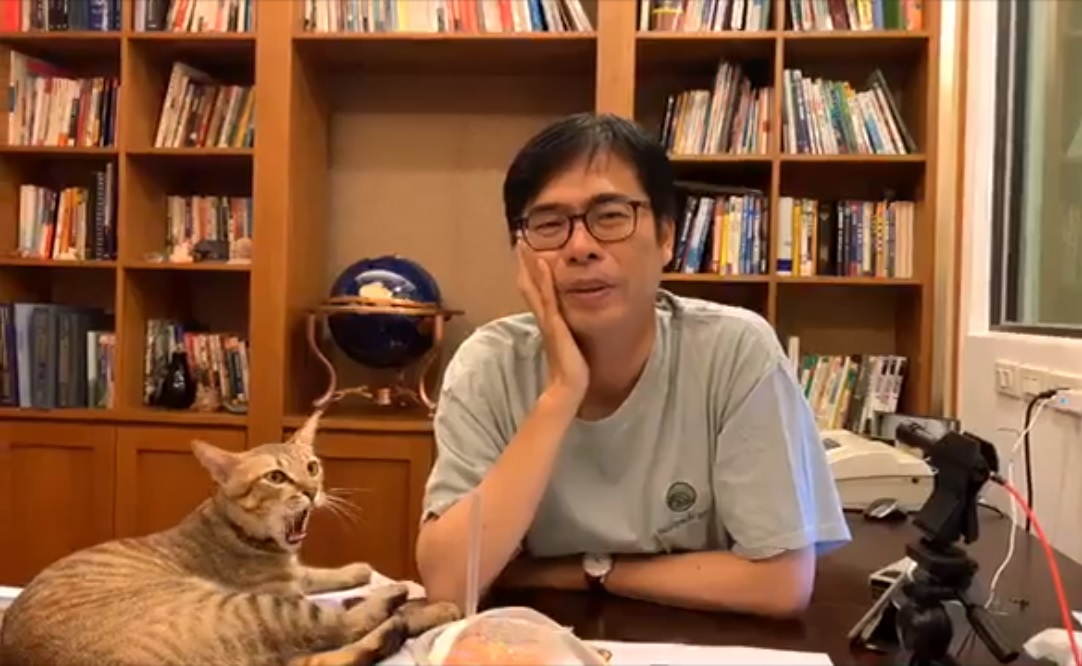 陳其邁於臉書直播表示，本周六將在駁二請喝咖啡，目前已有約六千人報名。 圖：翻攝自陳其邁臉書（資料照片）