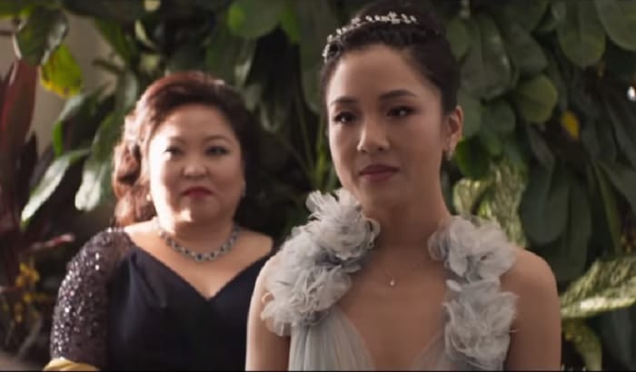 美籍台裔女星吳恬敏以《瘋狂亞洲富豪》入圍音樂喜劇類最佳女主角，成為首位入圍金球獎的台裔演員。 圖：翻攝Youtube