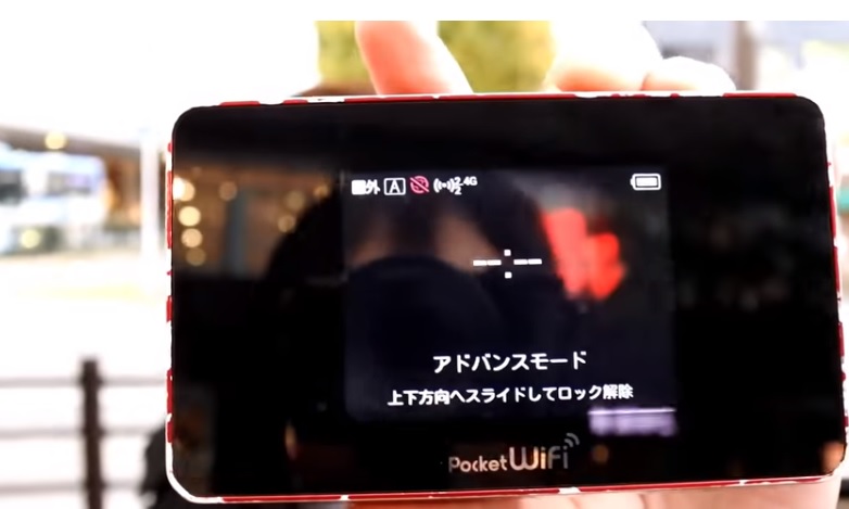 手機顯示「圈外」。 圖：翻攝Youtube