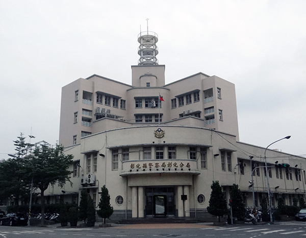 彰化埔心鄉發生一起家庭悲劇，一名印尼籍王姓女子持刀殺害了前夫與自己的女兒，隨後便渾身是血地前往派出所自行投案。 圖：翻攝自彰化縣警察局彰化分局網站