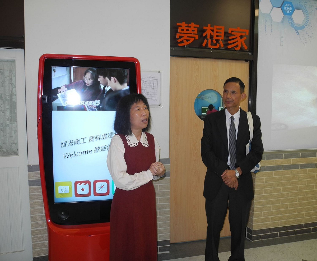 智光商工資訊處理科訓練學生設計App，成果豐碩。  圖：王峻昌 /攝