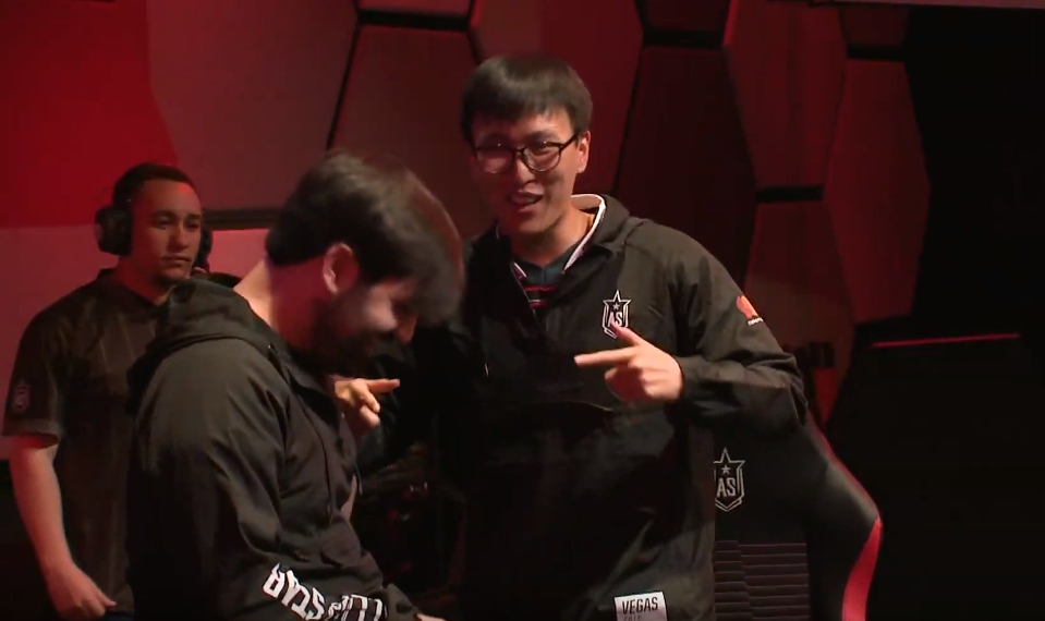 大師兄的亞歷斯塔將Faker的牛撞到塔下，奠定勝基。 圖：翻攝自LOL Esports YouTube