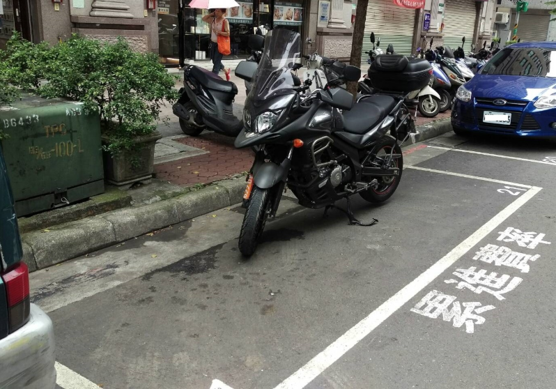 交通部表示，「道路交通安全規則」相關行政程序目前已修正完成，規劃明年1月1日起會正式實施。 圖：截自新北市政府警察局網站