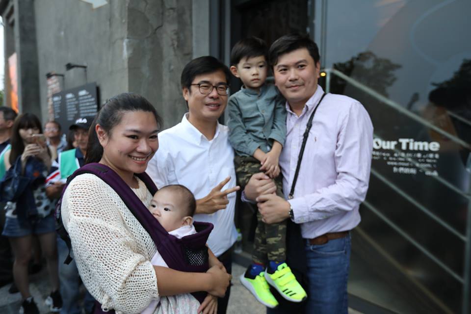 不分男女老少，陳其邁咖啡音樂會吸引上萬人參加。 圖：翻攝陳其邁臉書