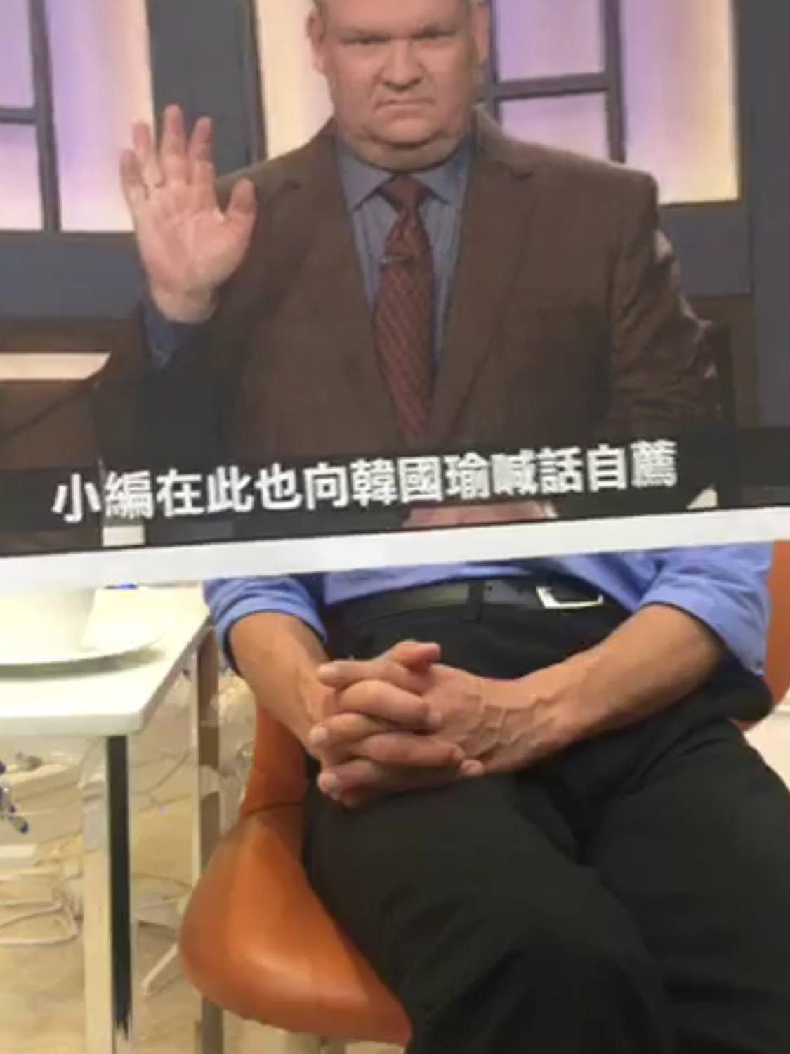 高雄市長當選人韓國瑜今晚開直播表示，小內閣徵詢進度有點慢，他有點著急，所以抽不出身去辦其他事情，預計就職前夕才會一口氣宣布小內閣名單。 圖：翻攝自韓國瑜臉書直播