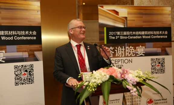 加拿大卑詩省貿易代表團由森林土地及自然資源廳長唐納森率領，他多次訪問中國。 圖：翻攝唐納個人官網