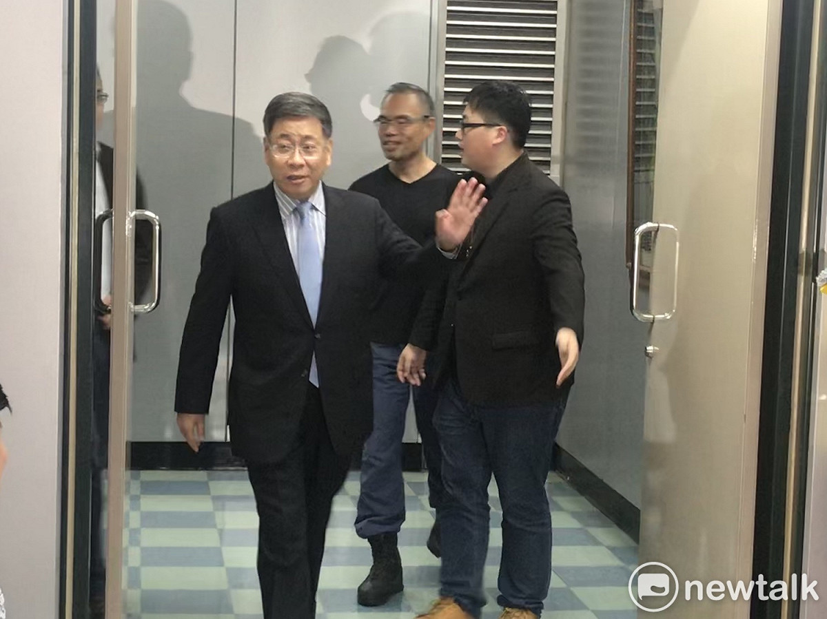 上海市台辦主任李文輝（揮手者）。 圖：周煊惠 / 攝