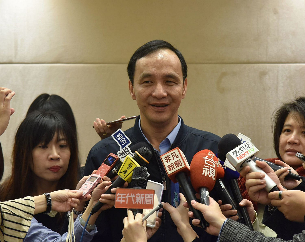 新北市長朱立倫避談冠軍麵包師吳寶春「中國臺灣人」說法，只表示「很喜歡吃吳寶春的麵包」。 圖：王峻昌/攝