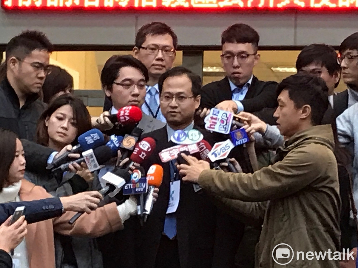 柯文哲陣營律師團代表林光彥受訪。 圖：周煊惠 / 攝