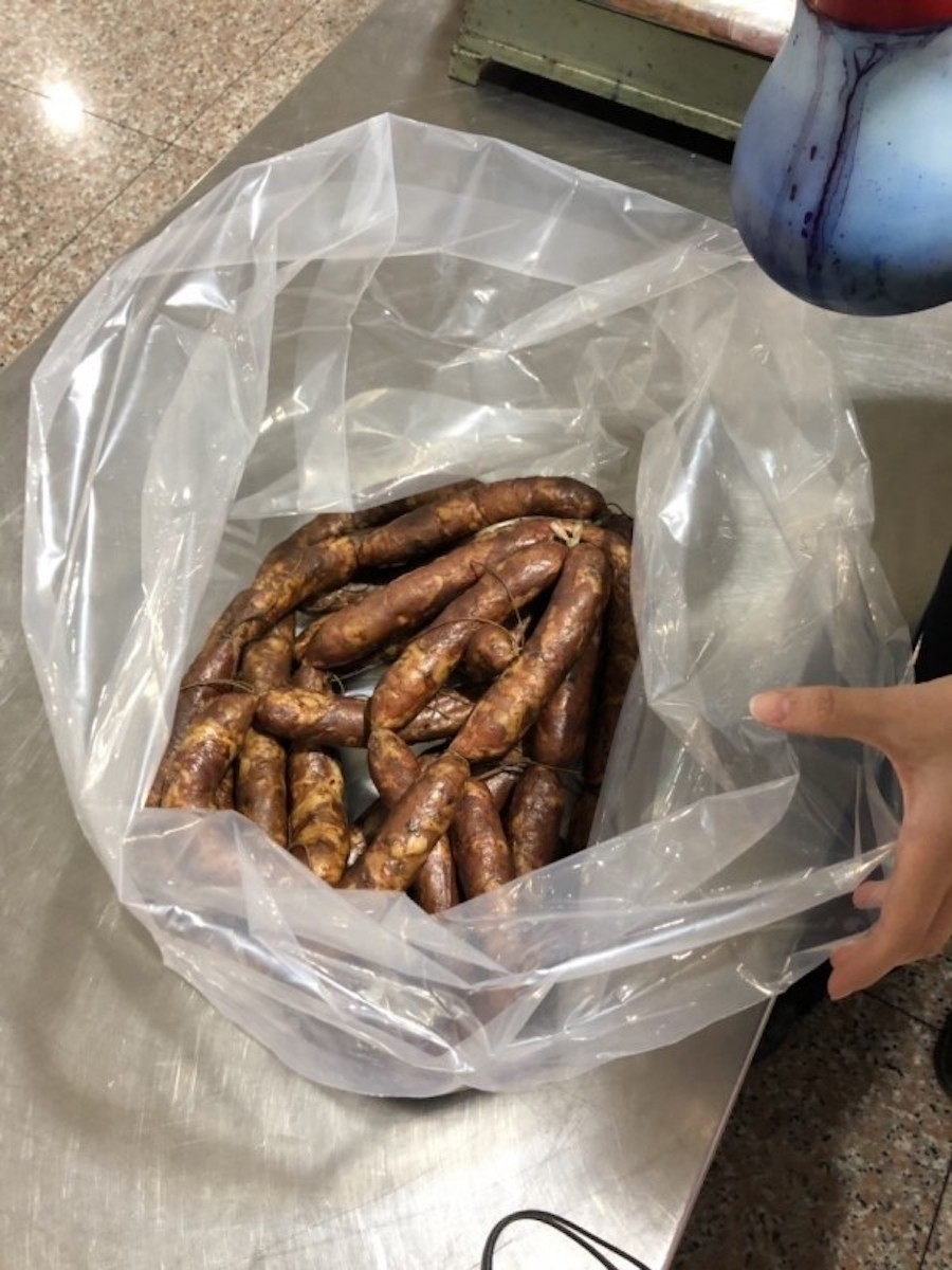 農委會今（12）日再公布 2 例旅客違規攜帶大陸製肉品被檢出非洲豬瘟。 圖／防檢局提供
