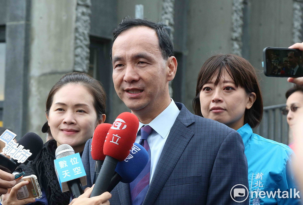 蔡總統明與新北市準市長侯友宜見面。朱立倫今早酸說：「蔡總統就任超過兩年半，第一次跟地方首長見面，大家才會這麼好奇。」 圖：王峻昌/攝