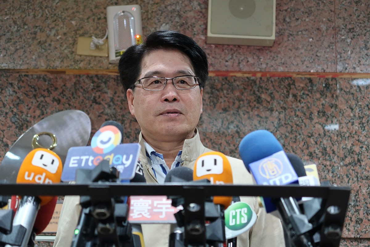 台灣民意基金會董事長游盈隆14日登記民進黨主席補選。 圖：林朝億/攝